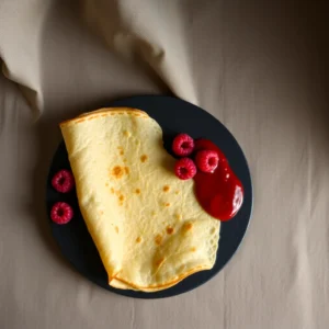 Crepe de froment au coulis de framboise maison